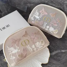 Косметичка Dior з вишивкою