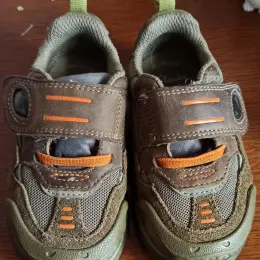 Дитячі кросівки Clarks