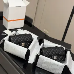 Chanel Classic сумка жіноча чорна зерниста шкіра
