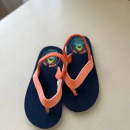 Нові в'єтнамки Oshkosh розмір 25