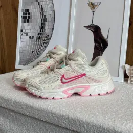 Nike V5 RNR Pastel Beige Pink