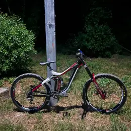 Giant Glory 2016 AL M 27.5" Downhill Bike