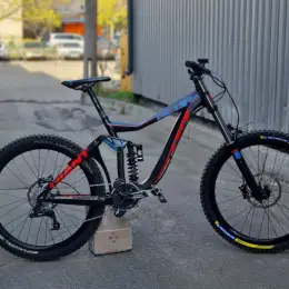 Giant Glory 2 Downhill 2014