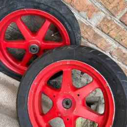 Запчасти для скутера Yamaha Jog R/RR: колеса, руль STR8, вилка BWS, Domino