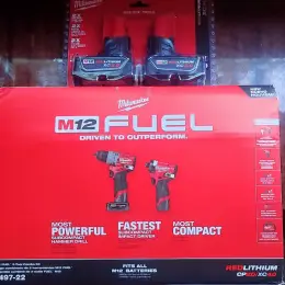 Набор шуруповертов Milwaukee M12 FUEL с батареями