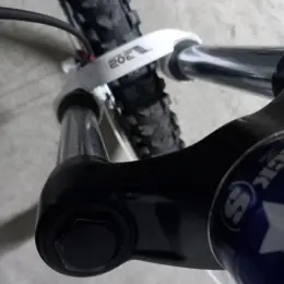 Вилка RockShox Domain 302 180 мм
