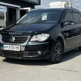 Volkswagen Touran 2.0 л. Дизель Автомат 2006