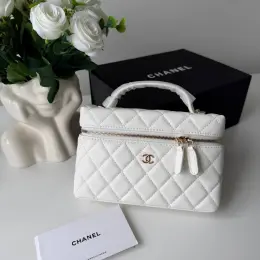 Chanel Classic White Grainy Leather Vanity Case 19.5 x 12 x 5 cm