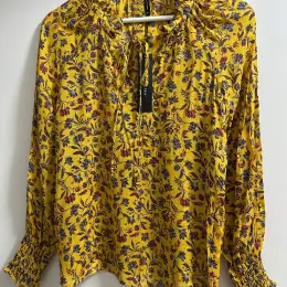 BCBGMAXAZRIA Жіноча блуза з принтом