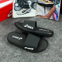 Шльопанці Asics чорні