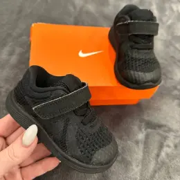 Кросівки Nike оригінал дитячі чорні розмір 19.5