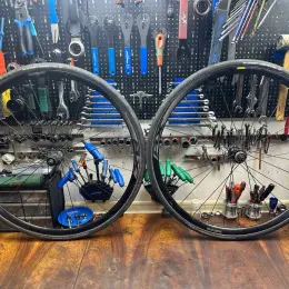 Колеса шосейні Shimano RX під дискові гальма, Centerlock, 28 спиць, з покришками Continental 700/25