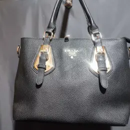 Жіночі сумки та кросбоді (PRADA, PRIMARK, RIVER ISLAND, NEW LOOK)