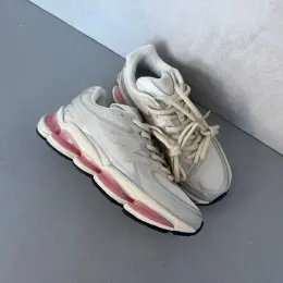 New Balance 2000 Timberwolf / Pink Sole