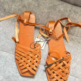 Босоніжки Zara натуральна шкіра розмір 38