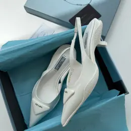 Туфлі Prada білі жіночі