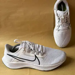 Nike Air Zoom Pegasus 38 білі кросівки 43,5 розмір