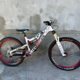 Велосипед YT Play 26 S Slopestyle/Dirt/Freeride