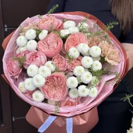 Букет з троянд Джульєтта, гвоздики та лепідіуму