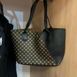 Жіноча сумка з комбінованим дизайном