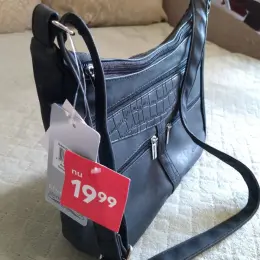 Чорна сумка