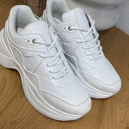GUESS Белые кроссовки на массивной подошве, размер 40
