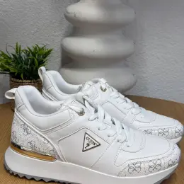 Кросівки GUESS білі з золотистими акцентами
