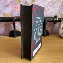 Книга "Безсердечна" Марісси Маєр