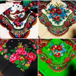 Хустинка з квітковим візерунком