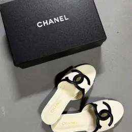 Шльопанці Chanel жіночі