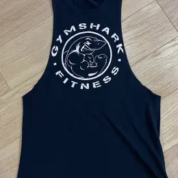 Стильна чорна майка GymShark Fitness з принтом "shark muscle"