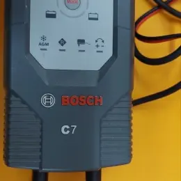 Зарядний пристрій Bosch C7