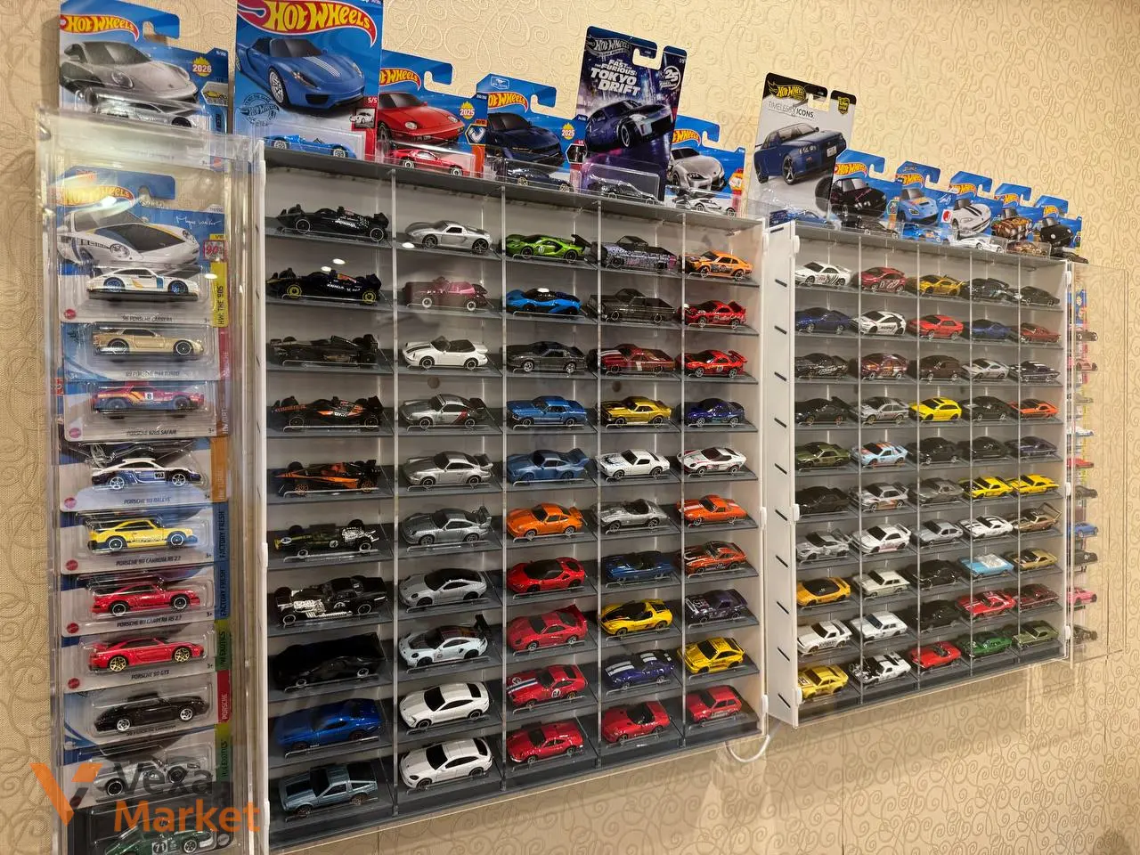 Акриловий бокс-вітрина для 50 машинок Hot Wheels 1:64, настінна полиця-органайзер — фото 5