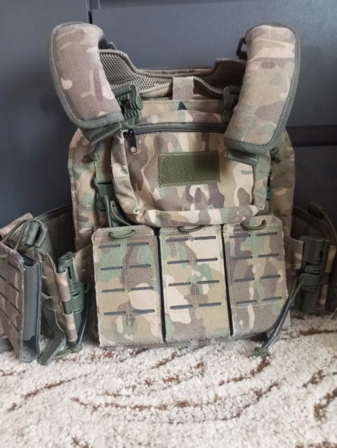 Бронежилет Attack Tactical Multicam з плитами. Стан добрий.