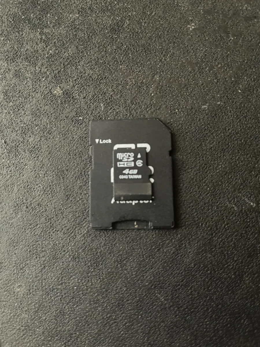 Флешка Micro SD 4 ГБ з перехідником (адаптером).