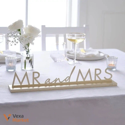 Ginger Ray Mrs Wedding - золота металева весільна табличка 42,5 × 7,5 см