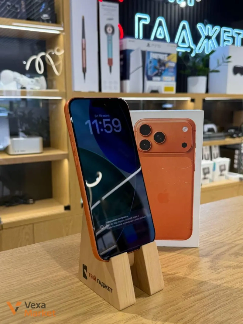 iPhone 17 Pro Max Cosmic Orange — фото 2