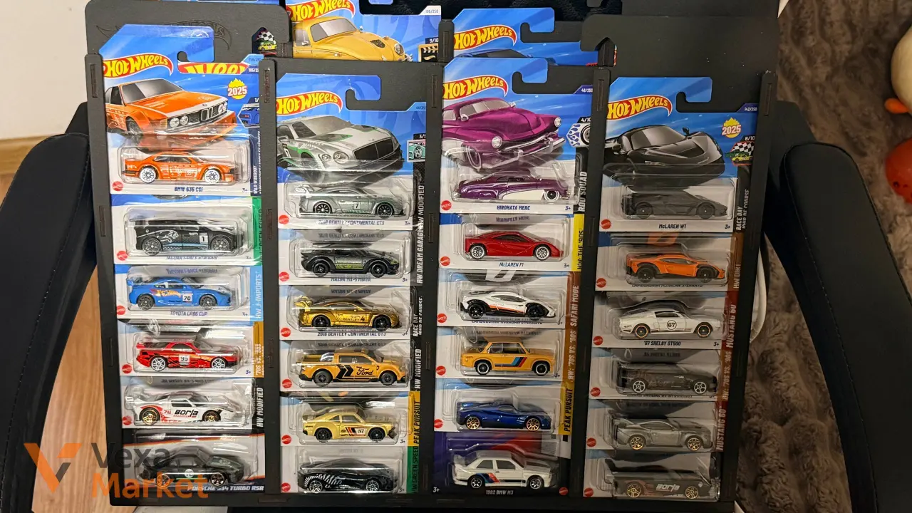 Колекційні моделі автомобілів Hot Wheels та Mini GT — фото 3