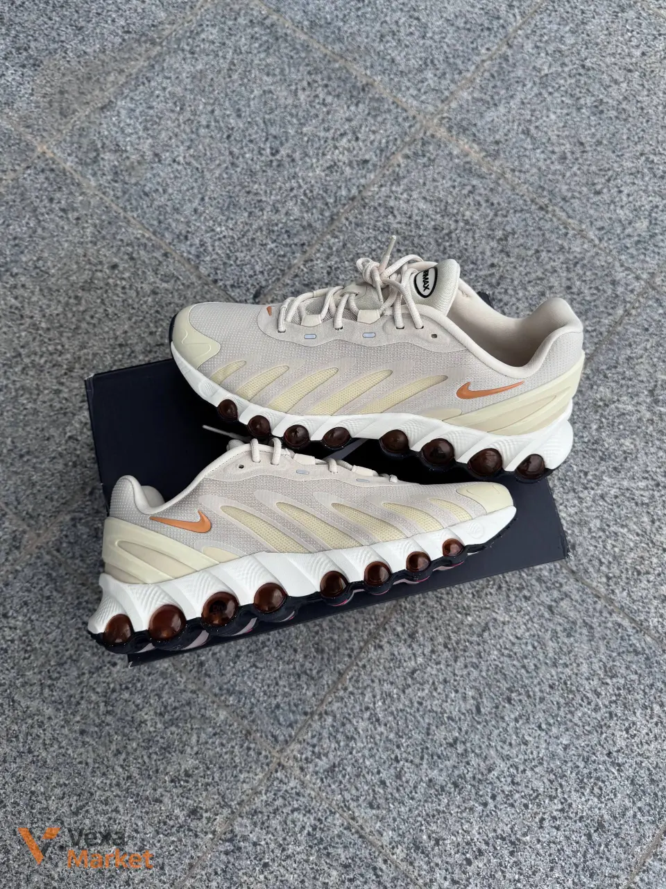 Nike Air Max Dn 8 Coconut Milk кроссовки мужские 44.5