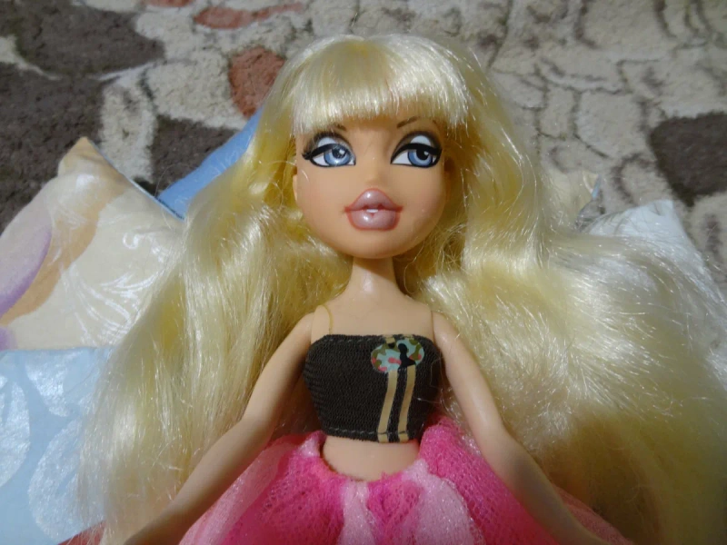 Оригинальная кукла Братц Хлоя (Bratz Cloe MGA 2010) в обуви — фото 2