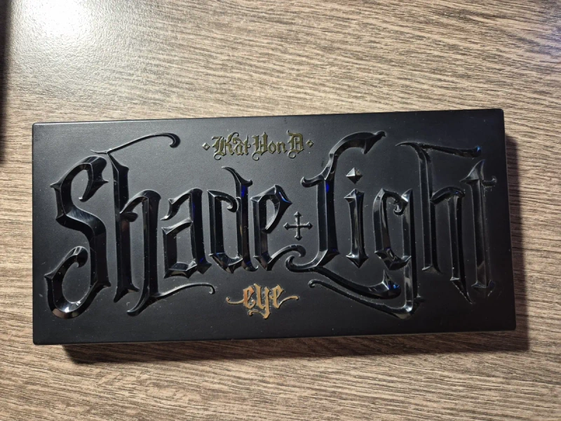 Палетка Kat Von D Shade + Light Eye Contour Palette оригінал США — фото 3