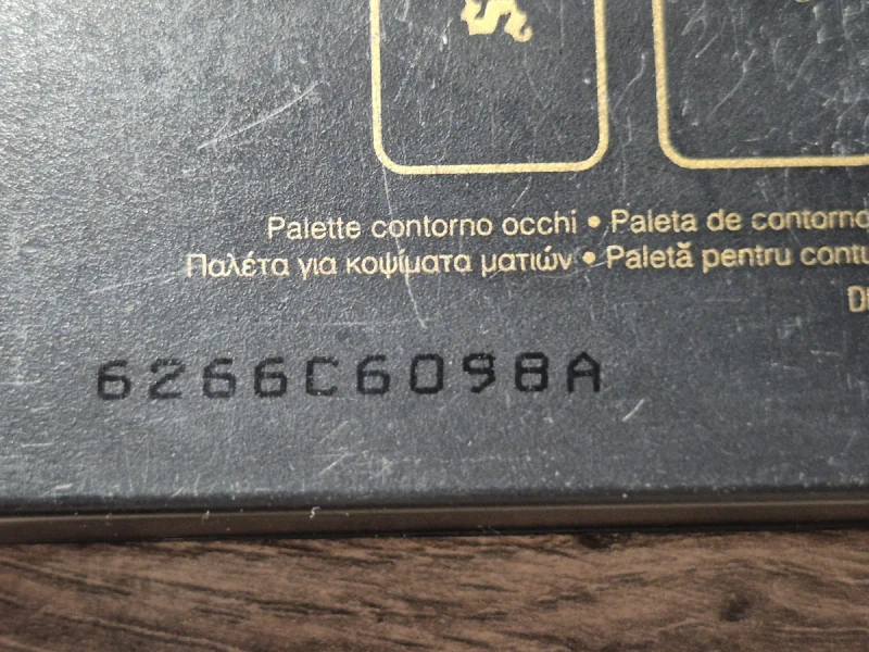 Палетка Kat Von D Shade + Light Eye Contour Palette оригінал США — фото 5