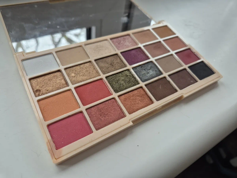 Палетка тіней Makeup Revolution Soph Х — фото 2