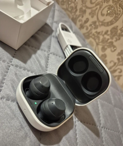 Бездротові навушники Samsung Galaxy Buds FE у вживаному стані