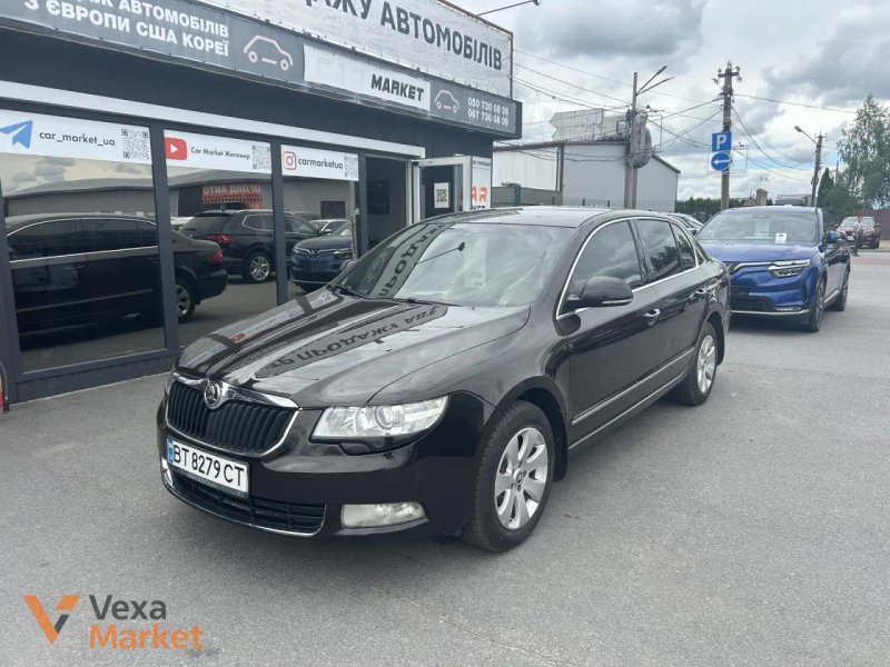 Skoda Superb II покоління 2012 Бензин 1.8 л. Коричневий — фото 2