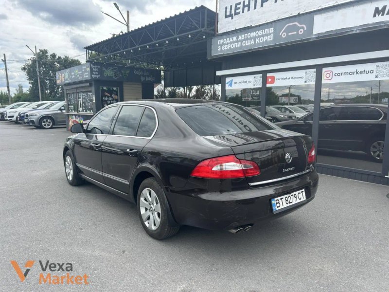 Skoda Superb II покоління 2012 Бензин 1.8 л. Коричневий — фото 3
