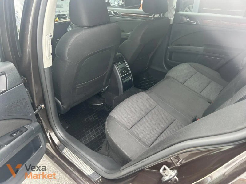Skoda Superb II покоління 2012 Бензин 1.8 л. Коричневий — фото 6