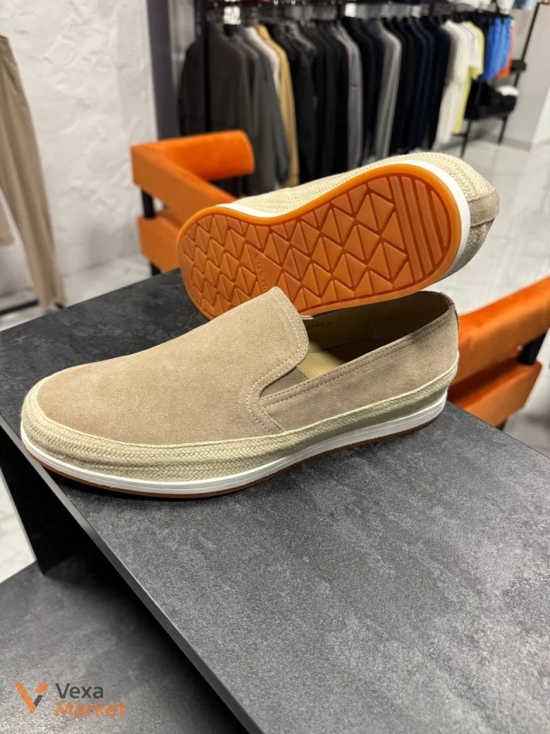 Сорочка off road та штани, взуття Prada — фото 3