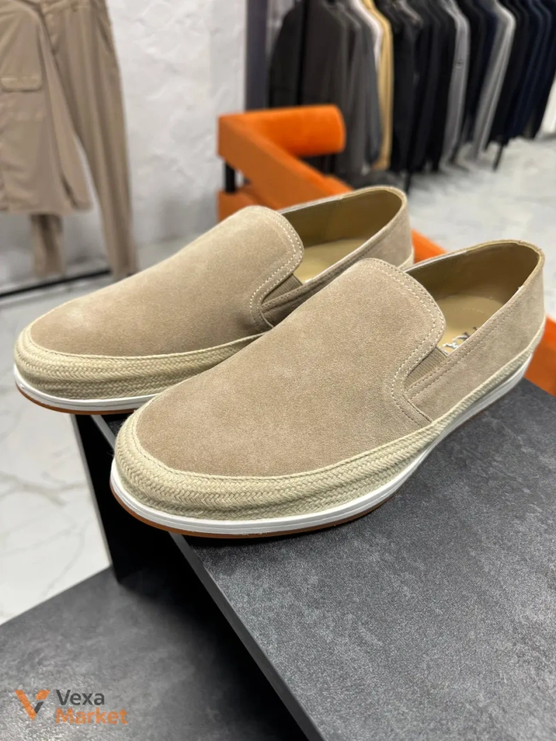 Сорочка off road та штани, взуття Prada — фото 4