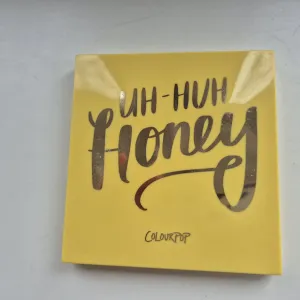Палетка тіней Colourpop Uh-Huh Honey